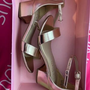 Girls size 1 Gold dress shoes